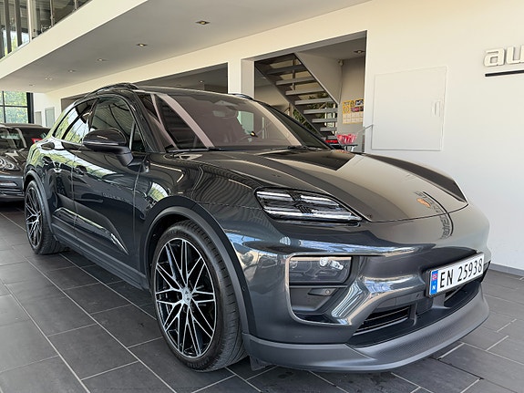 Porsche Macan 4 2 of 24