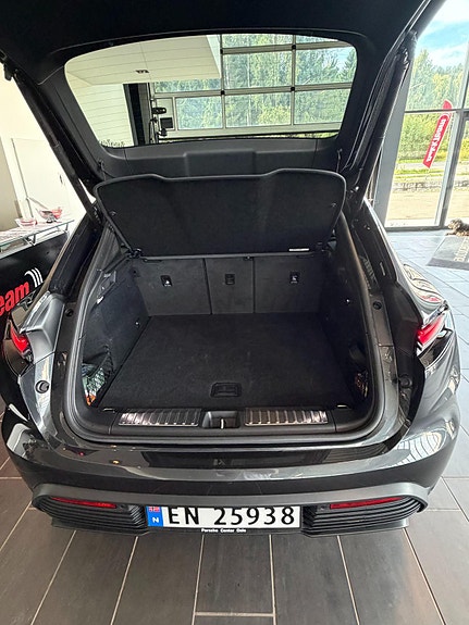 Porsche Macan 4 19 of 24