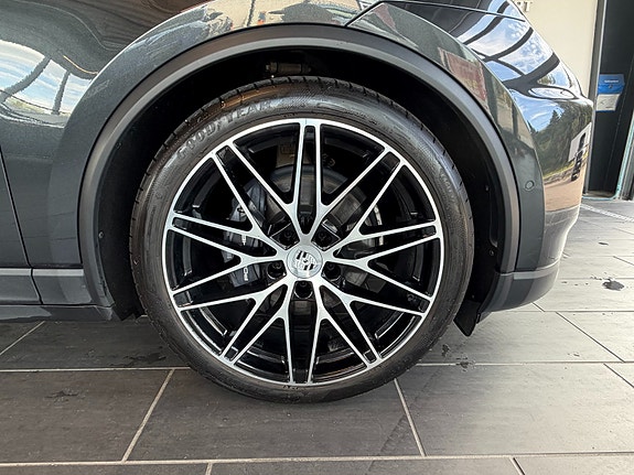 Porsche Macan 4 6 of 24