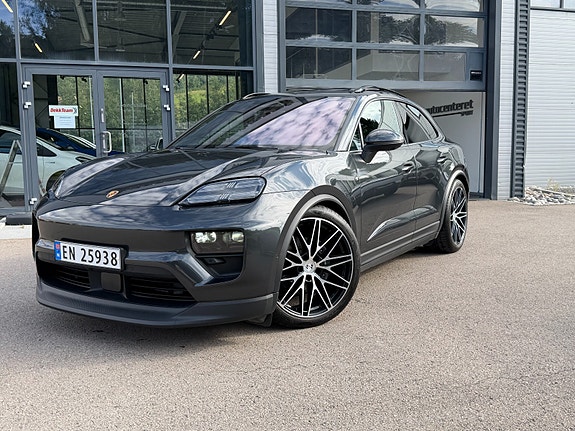 Porsche Macan 4 21 of 24
