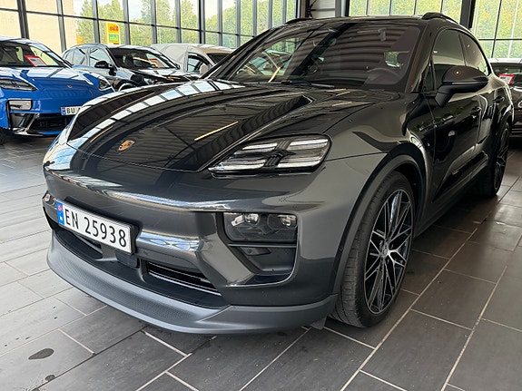 Porsche Macan 4 8 of 24