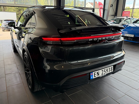 Porsche Macan 4 5 of 24