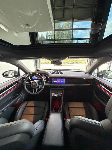 Porsche Macan 4 17 of 24