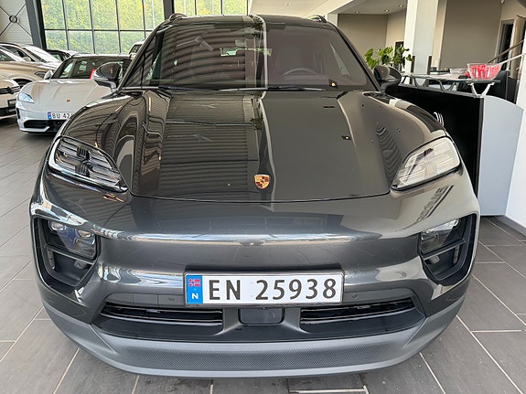 Porsche Macan 4 7 of 24