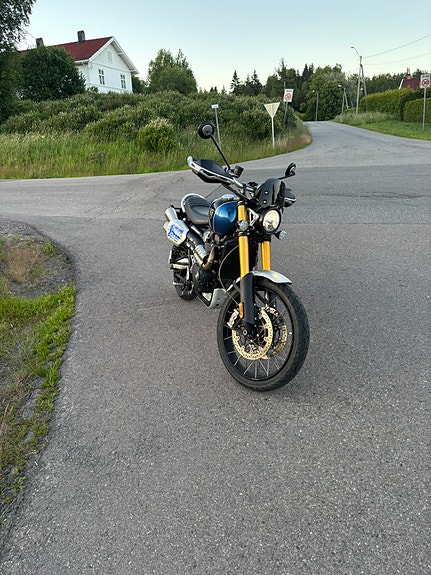 Triumph Scrambler 1200 XE 2 of 6