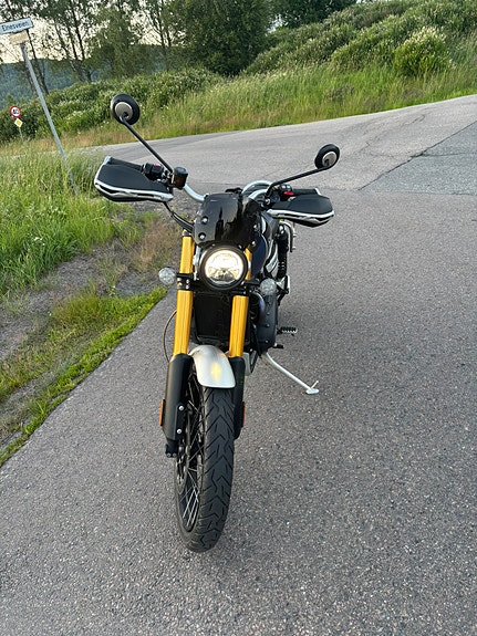 Triumph Scrambler 1200 XE 3 of 6