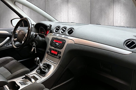 Ford S-MAX 14 of 30