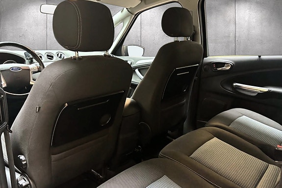 Ford S-MAX 27 of 30