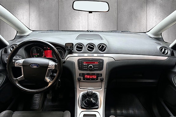 Ford S-MAX 10 of 30