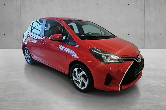 Toyota Yaris 7 of 30