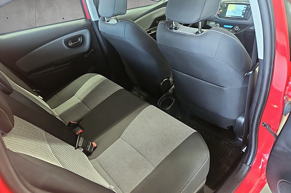 Toyota Yaris 16 of 30