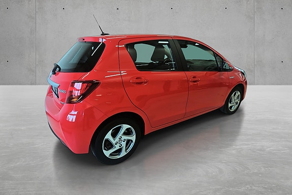 Toyota Yaris 8 of 30