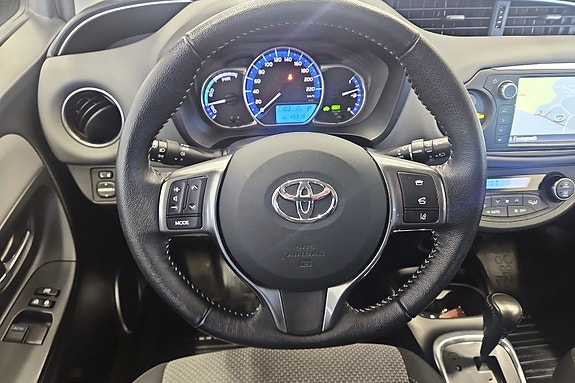 Toyota Yaris 18 of 30