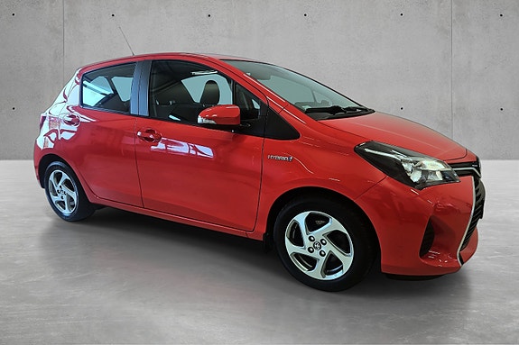 Toyota Yaris 12 of 30
