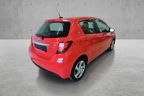 Toyota Yaris 9 of 30