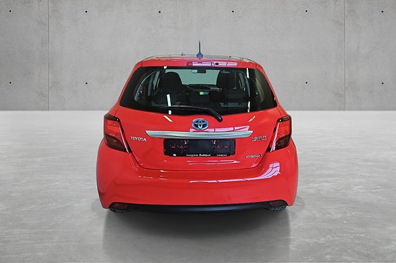 Toyota Yaris 10 of 30