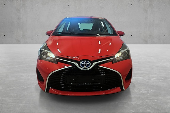Toyota Yaris 6 of 30