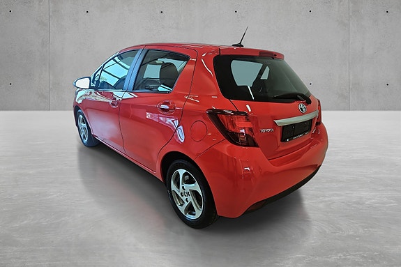 Toyota Yaris 4 of 30