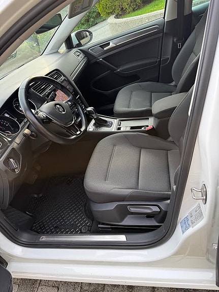 Volkswagen e-Golf VII 6 of 13