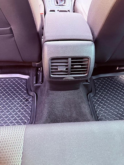 Volkswagen e-Golf VII 10 of 13