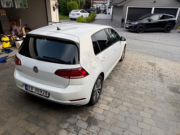 Volkswagen e-Golf VII 4 of 13
