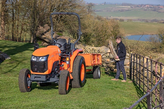 Kubota L1-382 HST 8 of 14