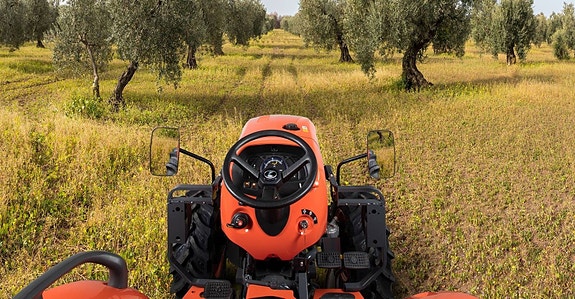 Kubota L1-382 HST 12 of 14