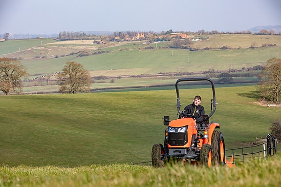 Kubota L1-382 HST 2 of 14