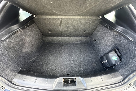 Volvo V40 14 of 18