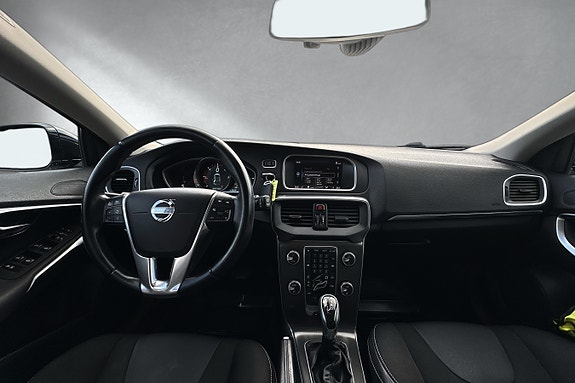 Volvo V40 12 of 18