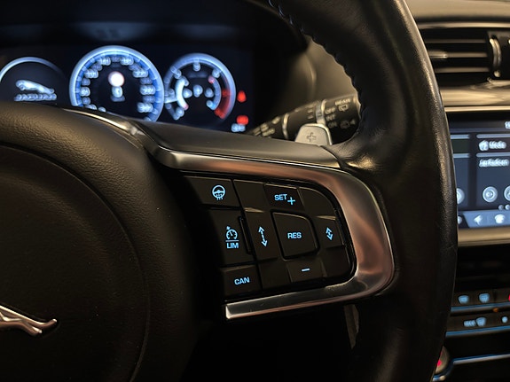 Jaguar F-PACE 18 of 30