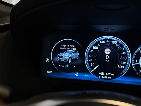 Jaguar F-PACE 21 of 30