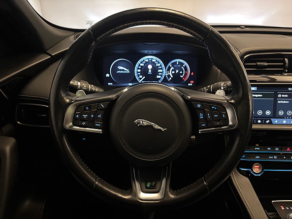 Jaguar F-PACE 16 of 30