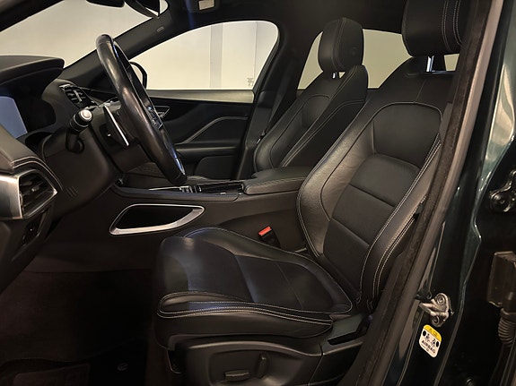 Jaguar F-PACE 14 of 30
