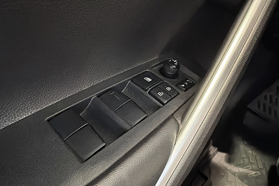 Toyota Corolla Cross 24 of 28