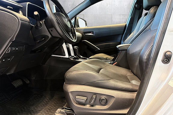 Toyota Corolla Cross 9 of 28
