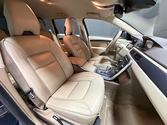 Volvo XC70 12 of 30