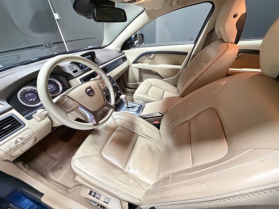 Volvo XC70 13 of 30