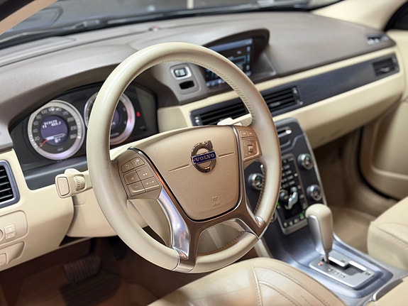Volvo XC70 14 of 30