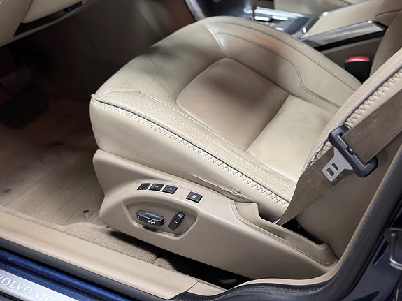 Volvo XC70 11 of 30