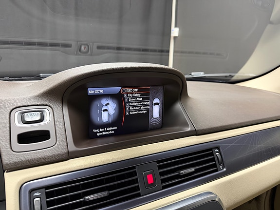 Volvo XC70 22 of 30