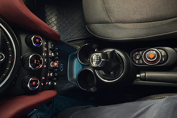 MINI Cooper 11 of 14