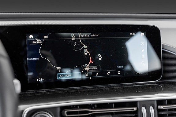 Mercedes-Benz EQC400 13 of 26