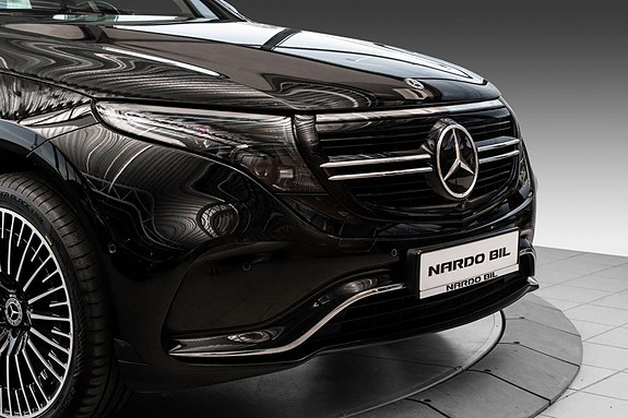 Mercedes-Benz EQC400 2 of 26