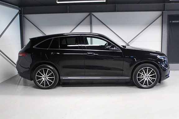 Mercedes-Benz EQC400 3 of 28