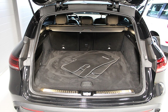 Mercedes-Benz EQC400 24 of 28