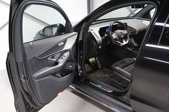 Mercedes-Benz EQC400 7 of 28