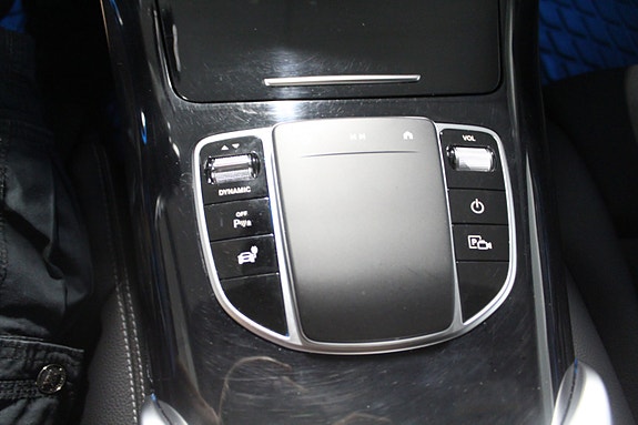 Mercedes-Benz EQC400 23 of 28