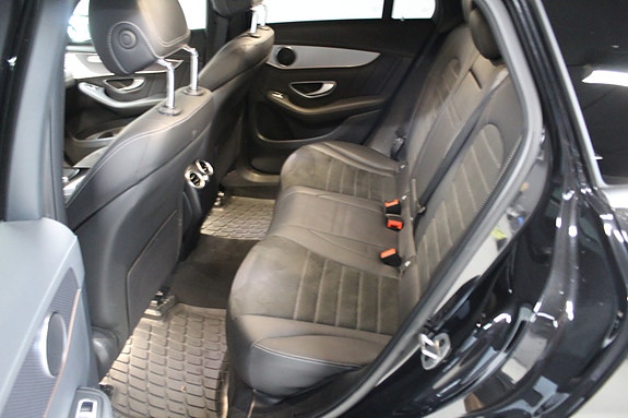 Mercedes-Benz EQC400 9 of 28