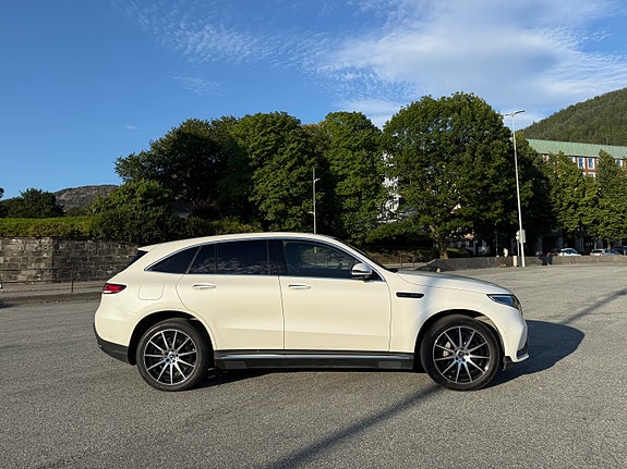 Mercedes-Benz EQC400 3 of 21
